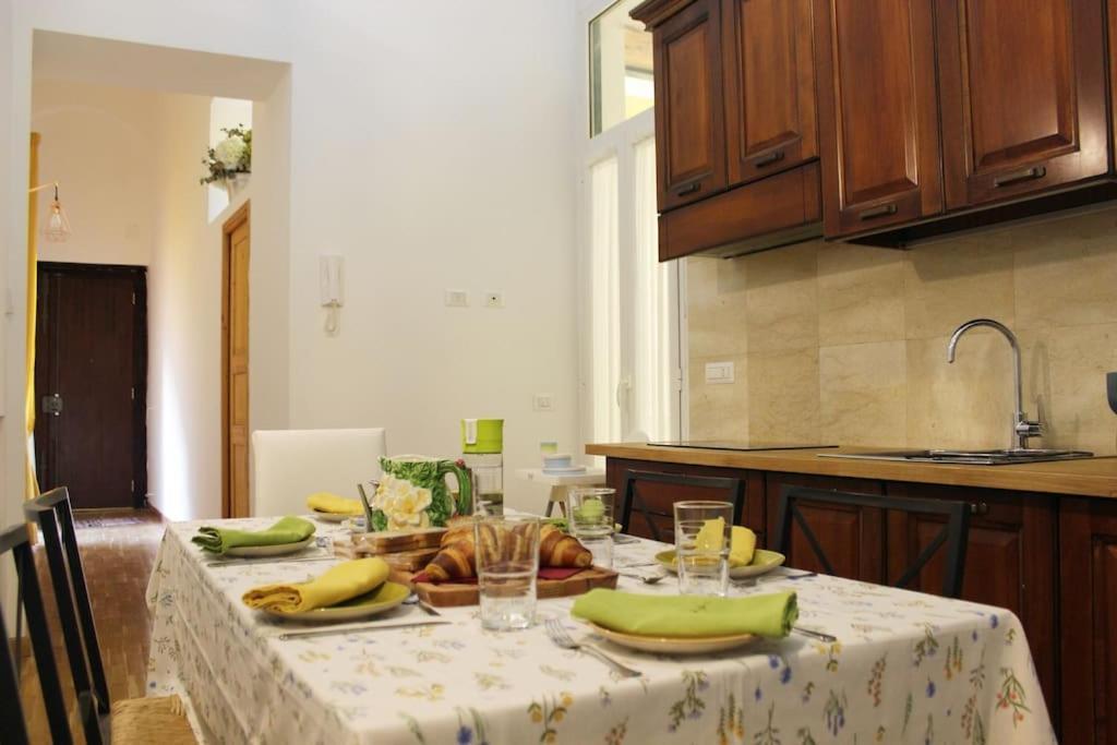 Easy Napoli Duomo Appartement Buitenkant foto