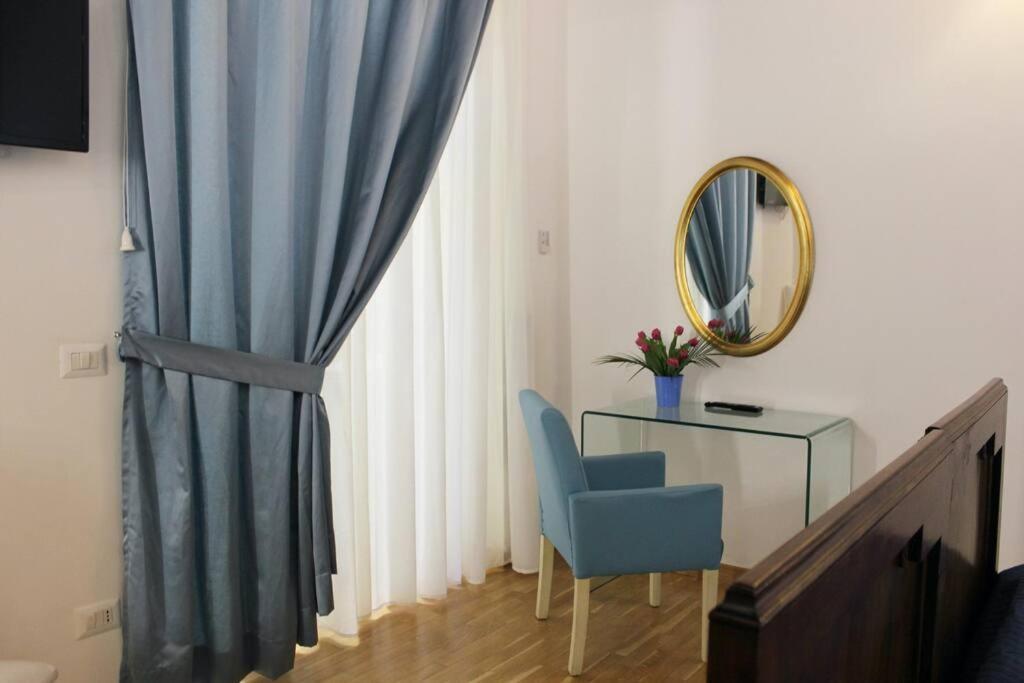 Easy Napoli Duomo Appartement Buitenkant foto